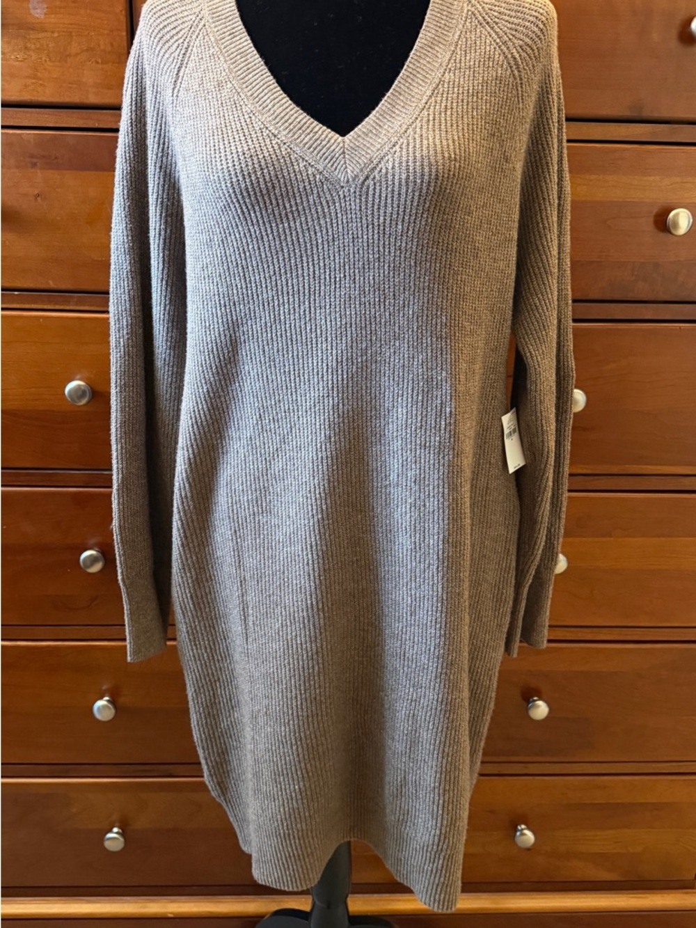 Old Navy Long Sleeve Knit V-Neck Dress in Taupe